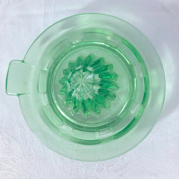 Vintage Green Glass Juicer/Reamer w Handle CLEAN & EXCELLENT COND.!!!! - Picture 3 of 4